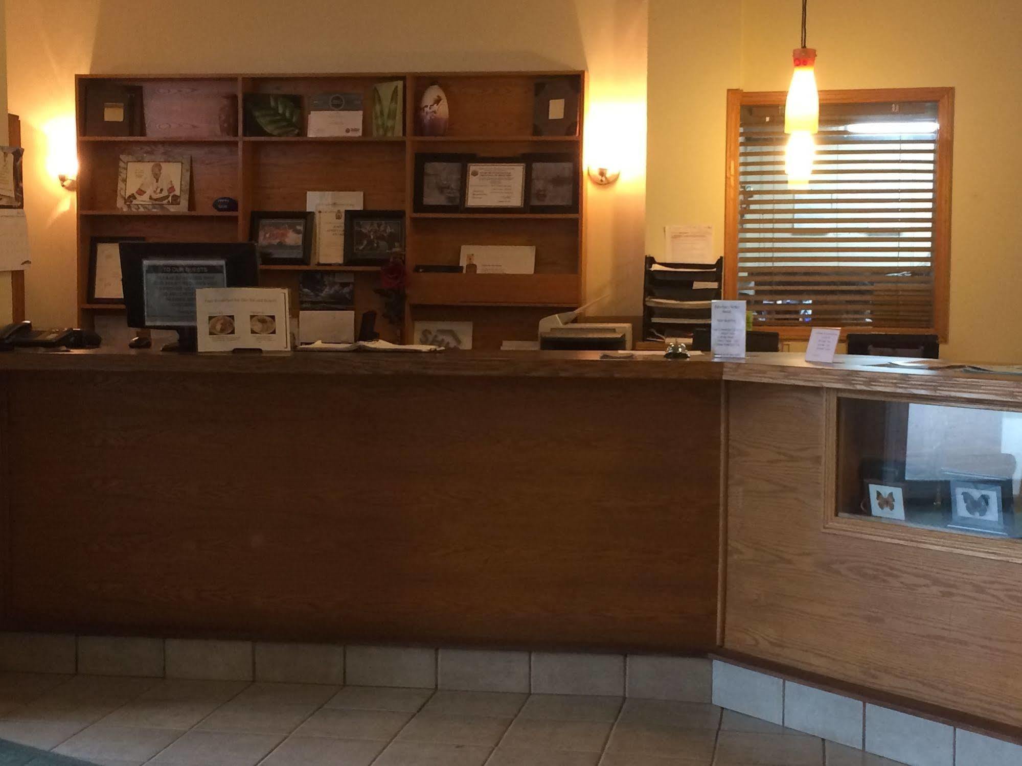 Esterhazy Motor Hotel Zewnętrze zdjęcie